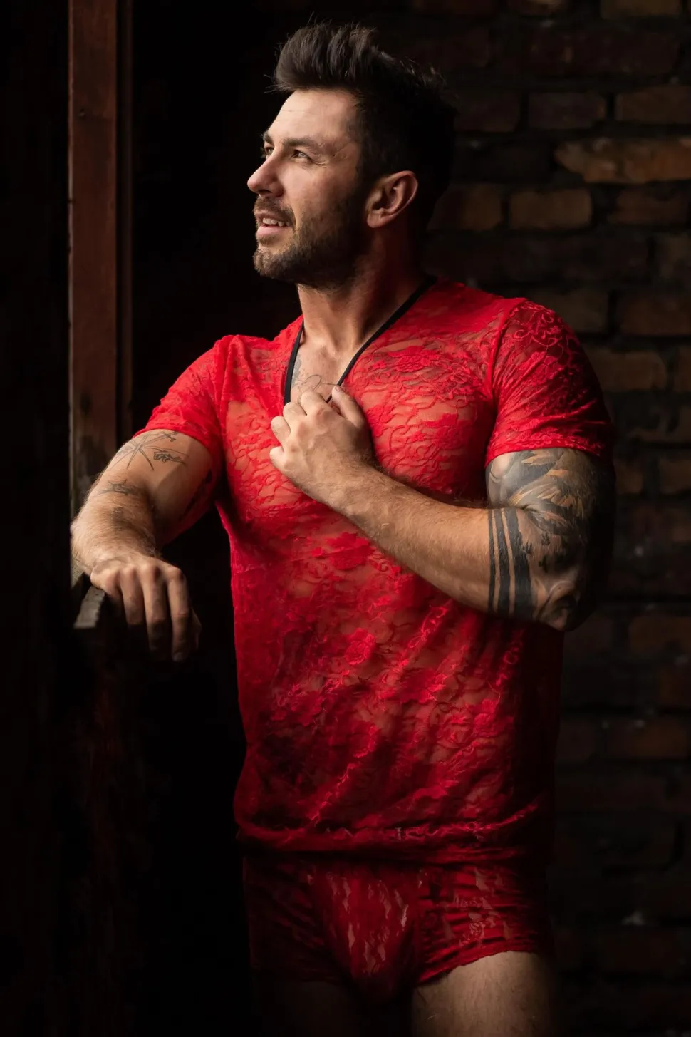 Brave T-Shirt aus Spitze in Rot