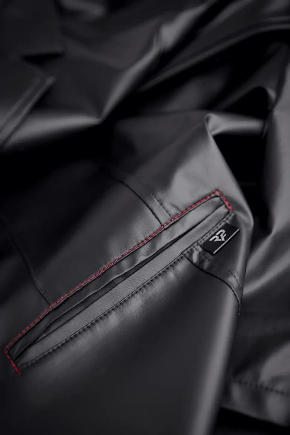 Halblanger Wetllook Herren Mantel schwarz