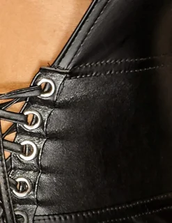 Minikleid aus Powerwetlook mit Ausschnitt