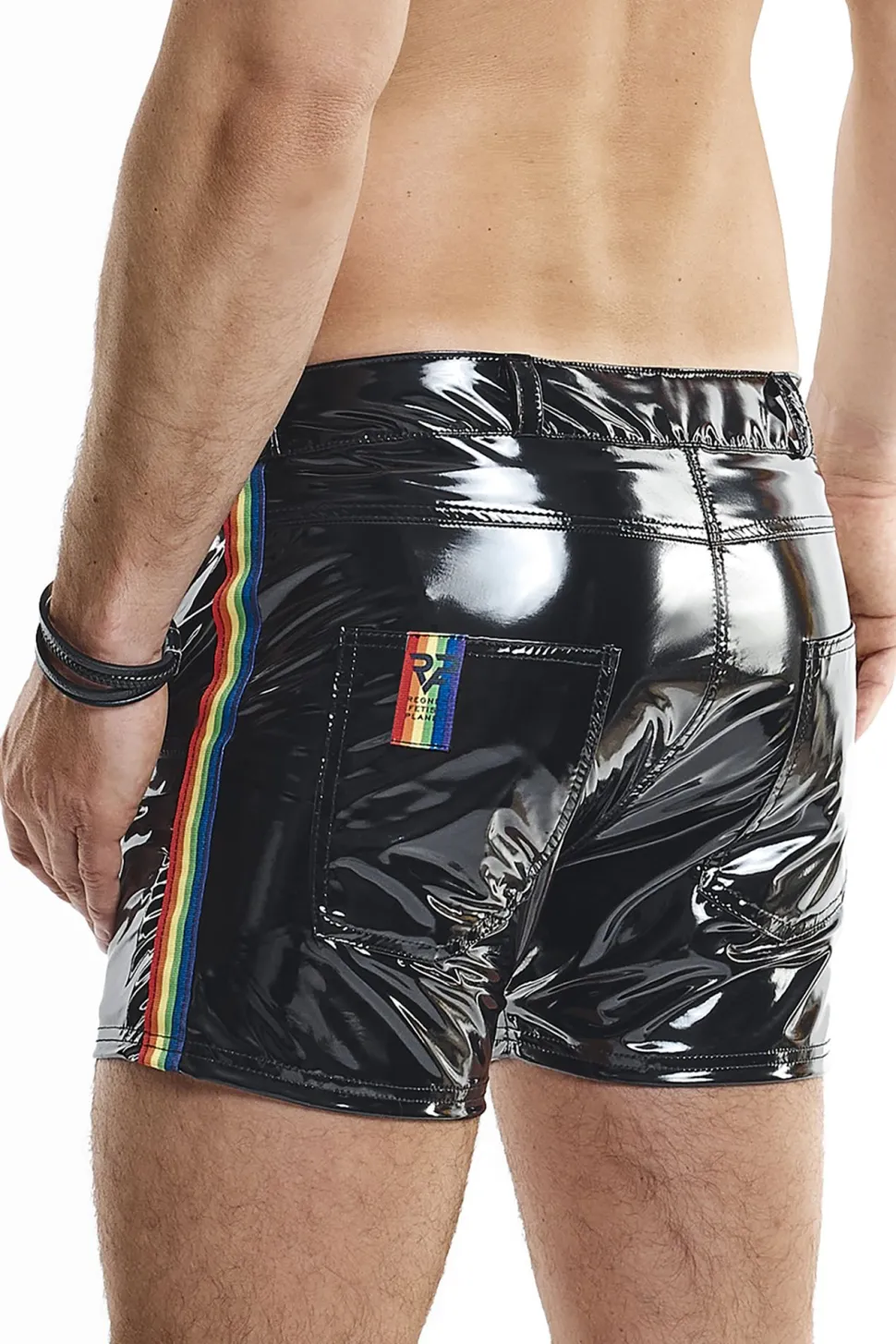 Rainbow Shorts aus glänzendem Material