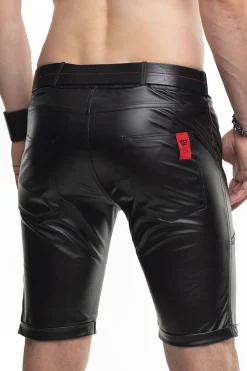 Short im Wetlook mit Taschen