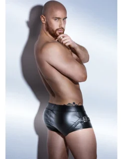 Shorts für Männer mit Cutouts & Nieten