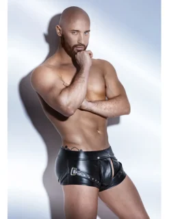 Shorts für Männer mit Cutouts & Nieten