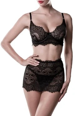 Spitzenset aus Rock und BH mit String